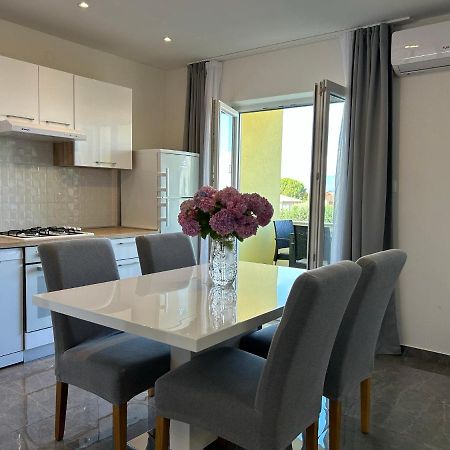 Sweet Lapat By El-Pi Tours Apartment Porat  Exterior photo
